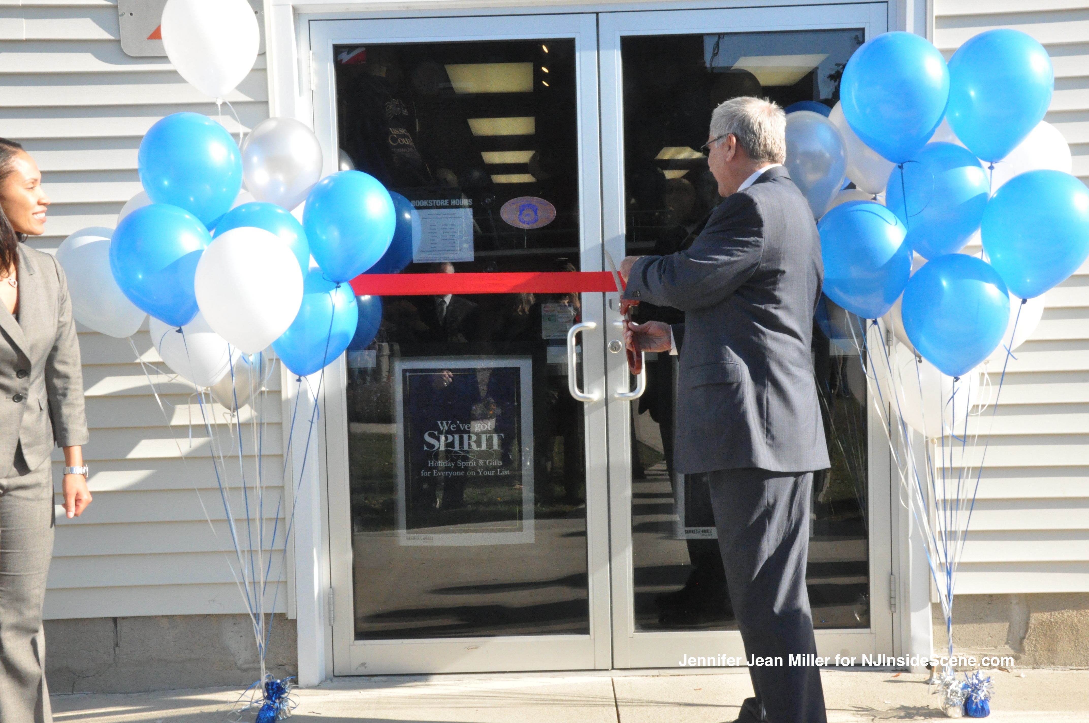 Dr. Paul Mazur cuts the ribbon to the store entrance.