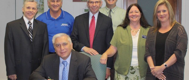 (PHOTO CAPTION) SCCC President, Dr. Paul Mazur (seated), signs The Degree Advantage Pledge with other faculty and staff pledge signers looking on. Standing from left to right; Frank Nocella, Vice President of Finance and Operations; John Kuntz, Director of Athletics / Assistant Dean of Students; William Waite, Interim Vice President of Academic Affairs; Peter Schoch, Interim Dean of Business, Math, Science and Law; Debbie McFadden, Dean of Student Affairs; Dr. Kathleen Okay, Interim Dean of Liberal Arts, Social Science and Education.