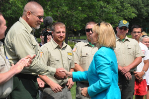 Lt. Governor Kim Guadagno introduces herself to park employees before the tour. Photo by Jennifer Jean Miller.