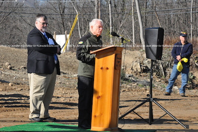 Sparta Mayor Jerry Murphy congratulates the team on their mission in the cemetery project. Photo by Jennifer Jean Miller. 